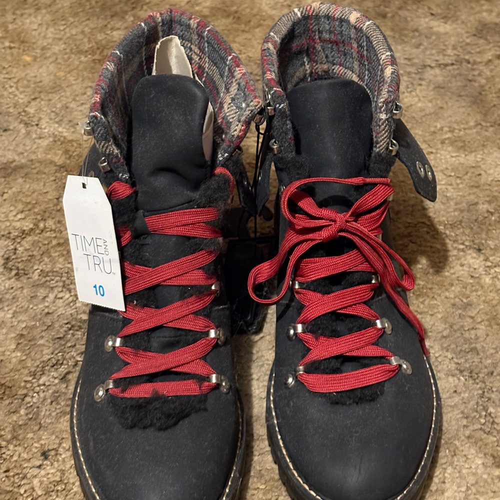 NEW Time and Tru Women’s Hiker Boots